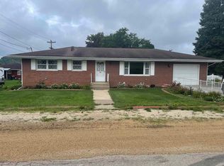 109 Division St, Hanover, IL 61041