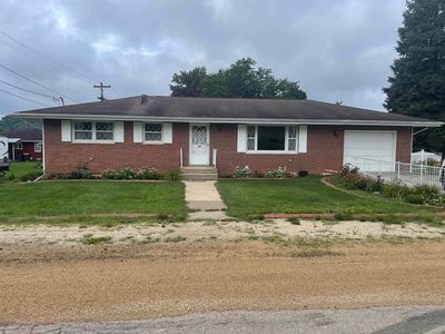 109 Division St, Hanover, IL, 61041