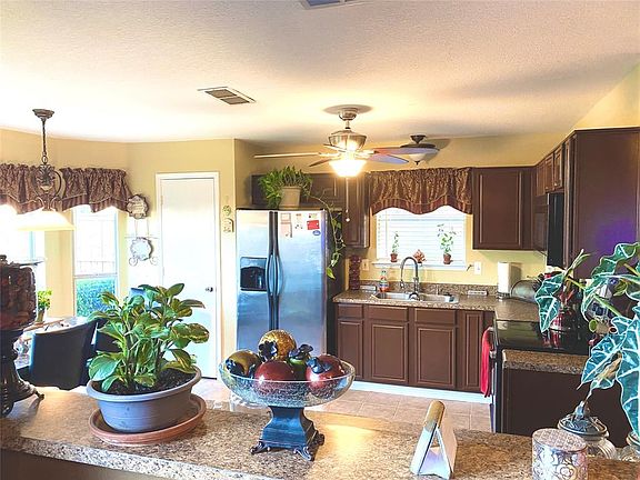 4th image of 1004 Waterview Dr