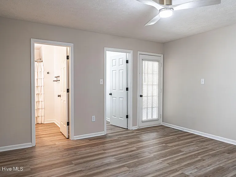 1355 Longleaf Dr E — Photo 13
