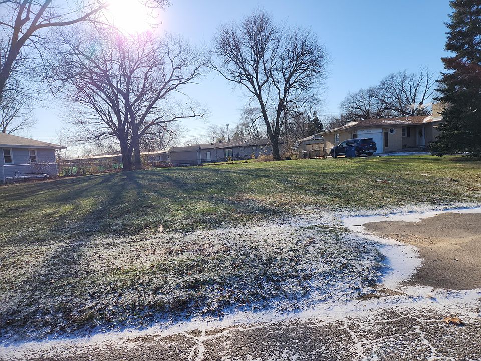 2nd image of 2065 W 50th Pl