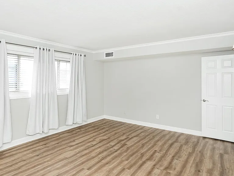 2377 Walton Blvd #11 — Photo 11
