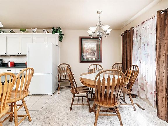 4th image of 2820 Oakland Dr Unit 20