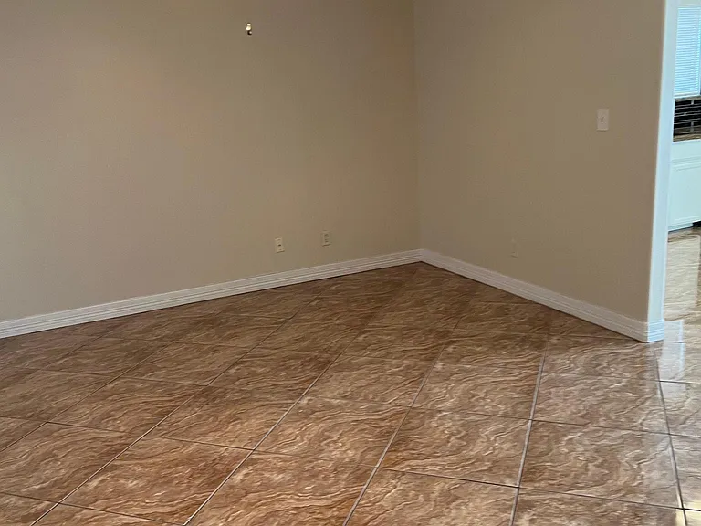 18195 King Palm Dr — Photo 6