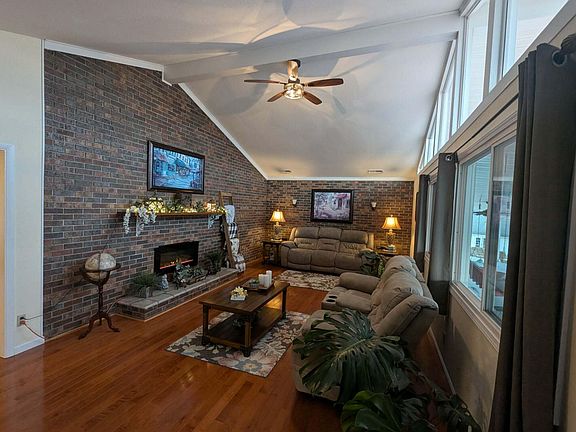 4th image of 329 Simpson Ln