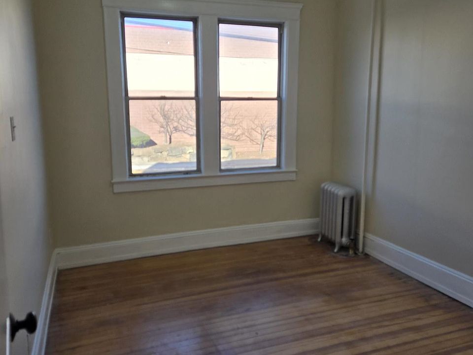 1st image of 436 Anderson Ave #4
