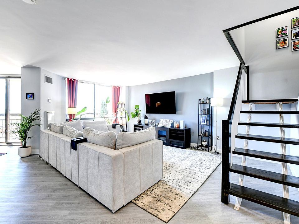 1st image of 320 Harmon Cove Tower #320