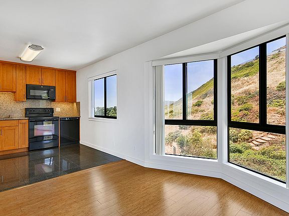 5th image of 80 Crestline Dr #13