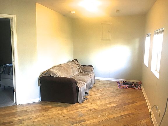 3rd image of 504 Eastlawn Dr