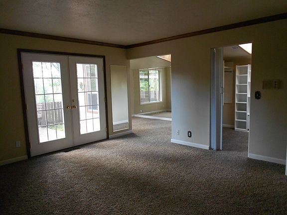 4th image of 2357 W Hills Dr