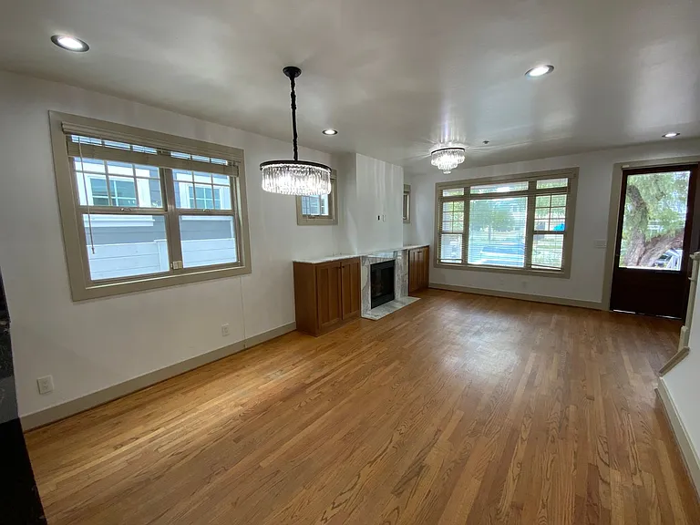 445 E Ave — Photo 5