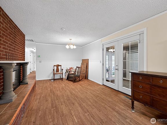 3rd image of 271 Hawkins Road