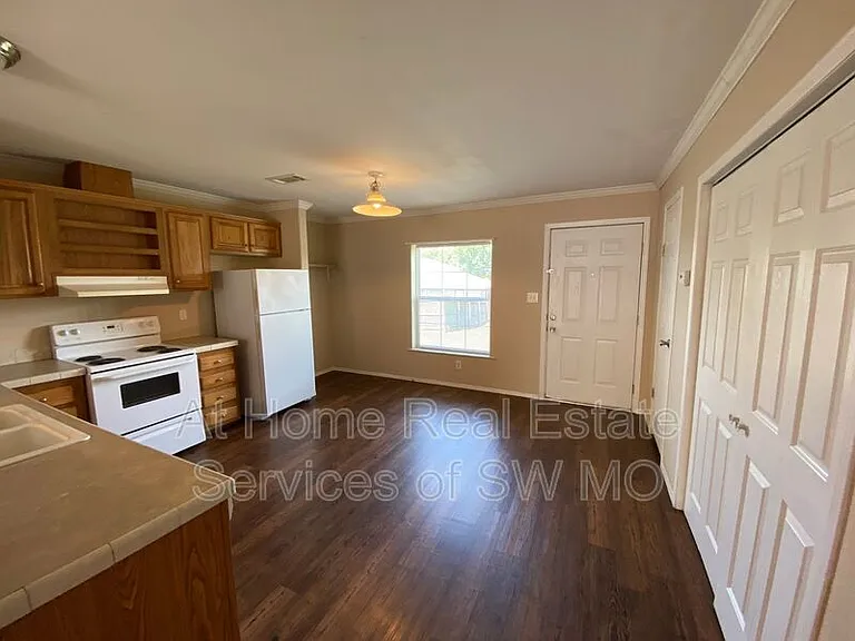 501 W Warren Ave #A — Photo 4