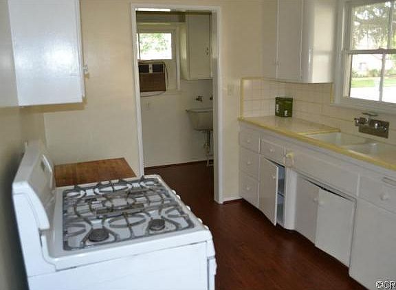 5th image of 644 Hennipen St