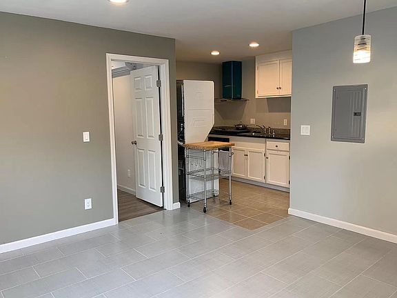 5th image of 596 N Eden Ave Unit B