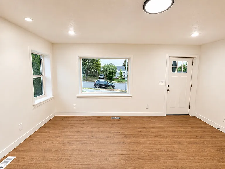 1815 E Stratford Ave #2 — Photo 2