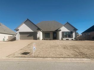 227 Greenhill Dr, Jackson, TN 38305