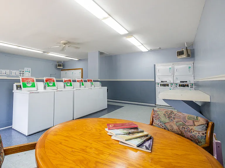 Laundry Center at Woodbridge of Castleton