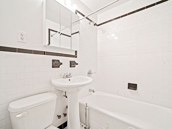 4th image of 133 E 84th St APT 4D