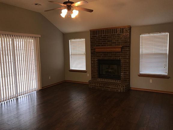 3rd image of 25 Woodgate Dr