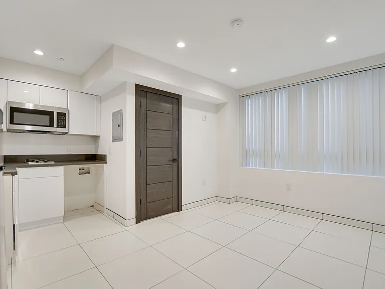 946 S Ridgeley Dr #104 — Photo 8