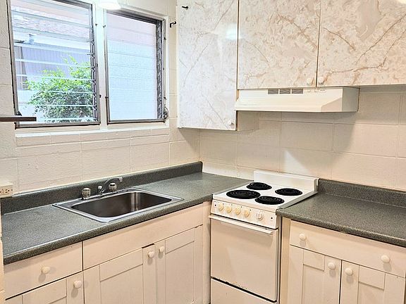 3rd image of 837 Lukepane Ave #D