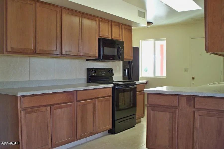 3 bed, 2.0 bath, 1574 sqft, $1,685 — Photo 3