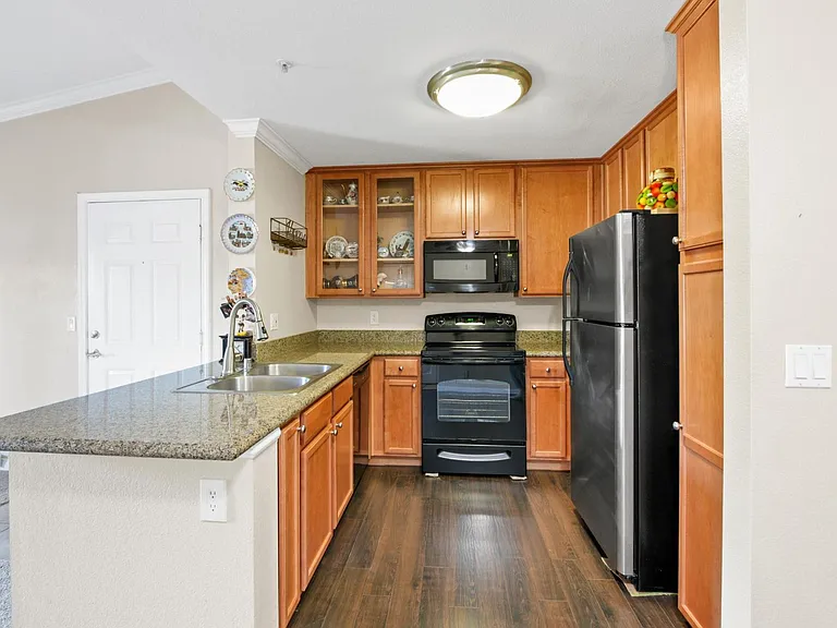 1020 La Terraza Cir #306 — Photo 22