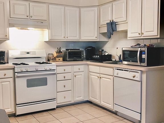 5th image of 1210 E Washington St APT 305