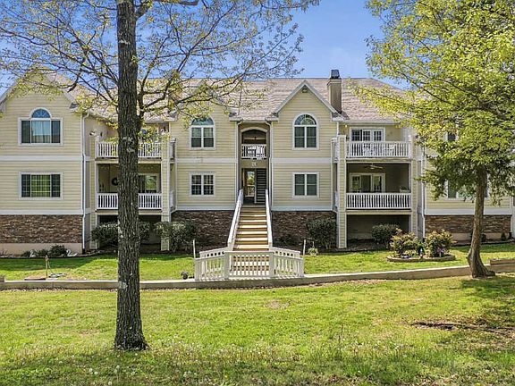 3rd image of 280 Woodland Dr W APT 1B