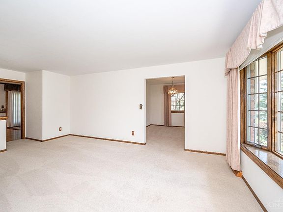 5th image of 1874 Creswell Dr