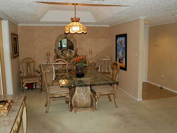 2/2 Condo in Doral Oaks
