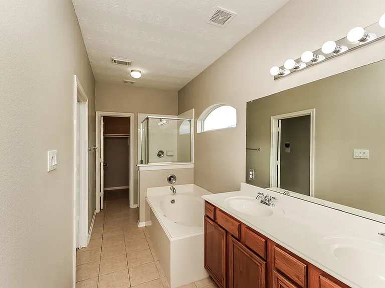 814 Forest Ivy Ln — Photo 13