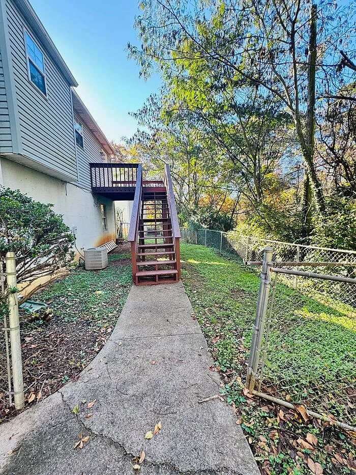 3 bed, 2.5 bath, 1600 sqft, $2,201 — Photo 3