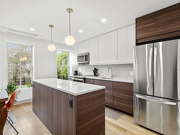 4th image of 169 Putnam Ave #2