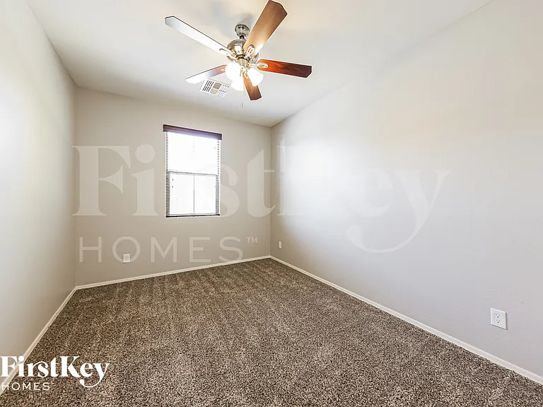 18068 W Tina Ln — Photo 16