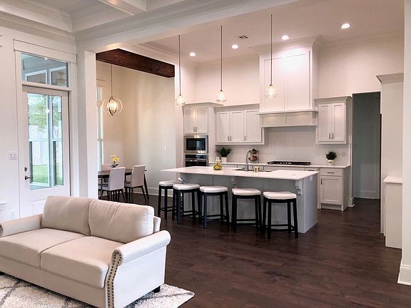 Kitchen & breakfast nook