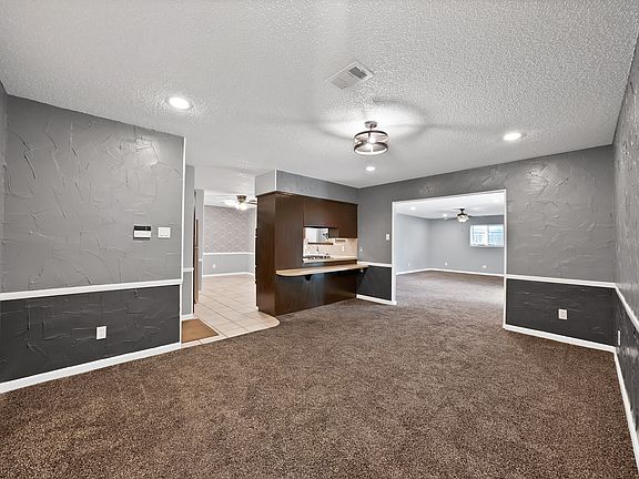4th image of 1103 Wildwood Dr