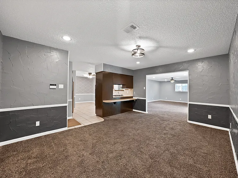 1103 Wildwood Dr — Photo 4