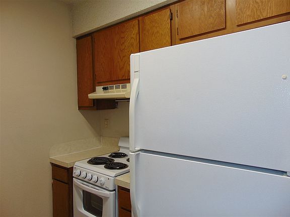 2nd image of 1014 9th St #D