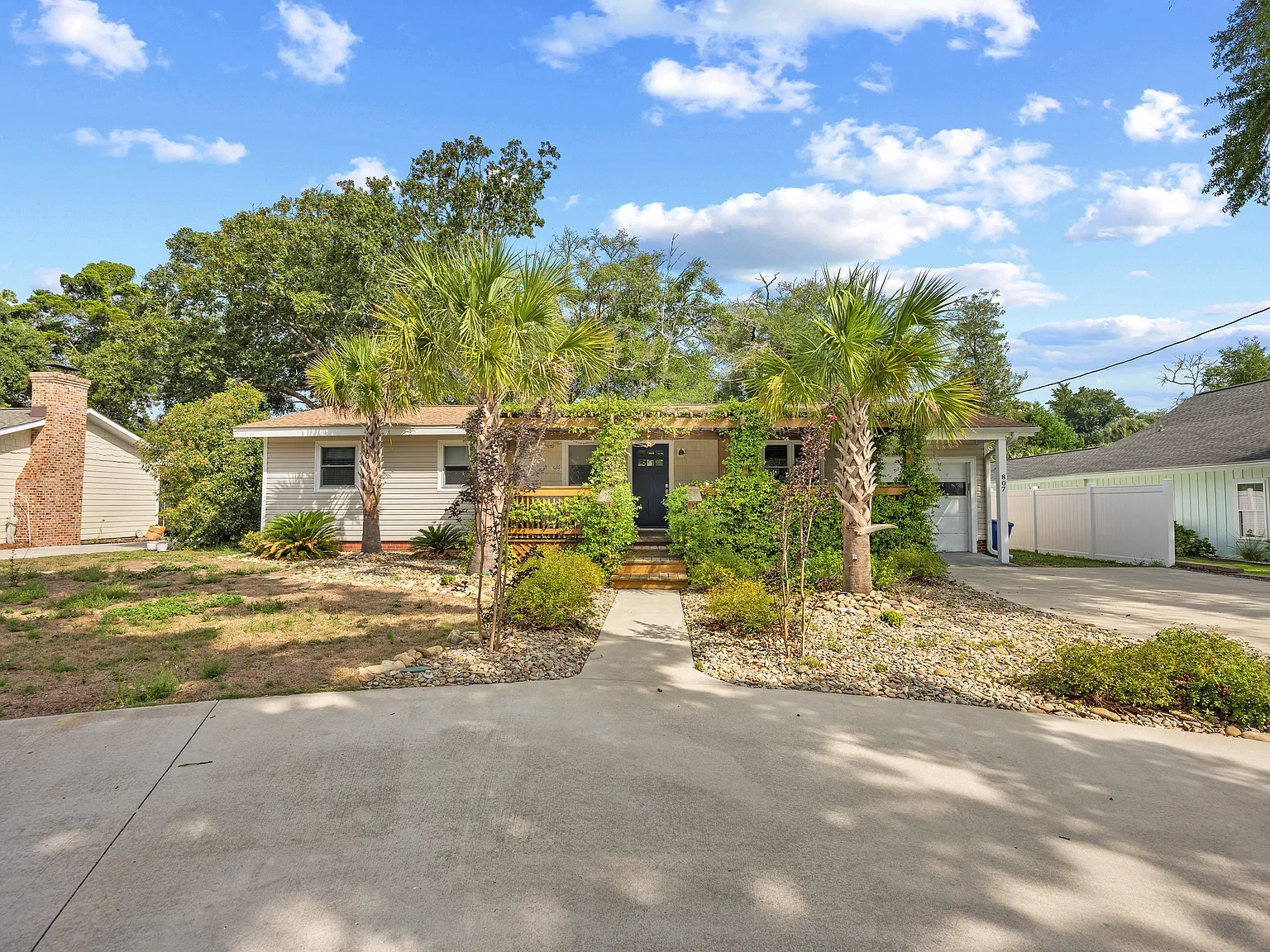 3 bed, 1242 sqft, $2,600 — Photo 2