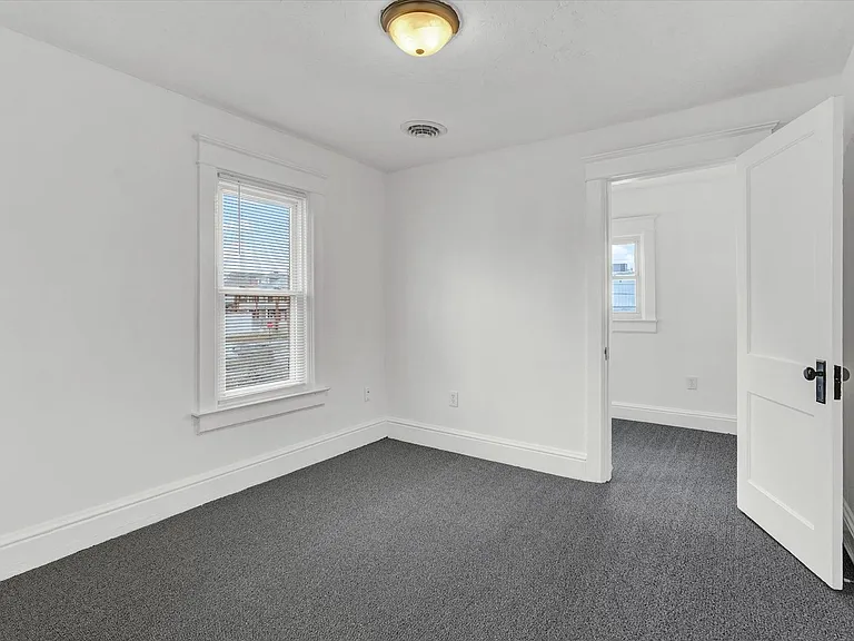 1029 W Locust St — Photo 12