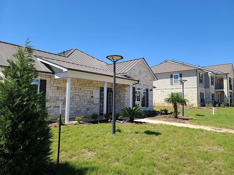 Western Springs Apartments — Photo 18