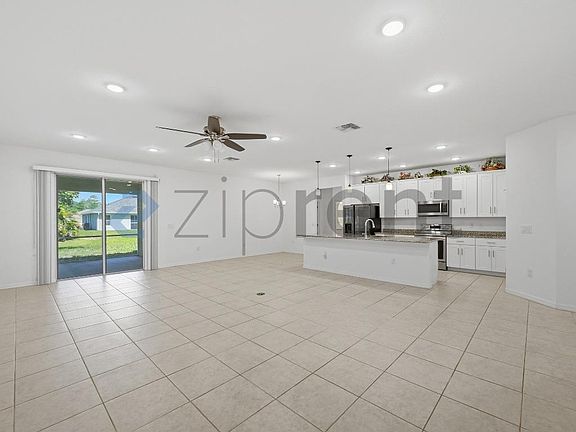 4th image of 177 Castile Ct