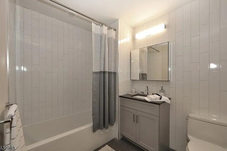 548 Franklin Ave — Photo 5