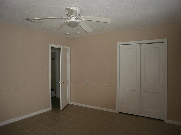 3rd image of 819 15th Ave N