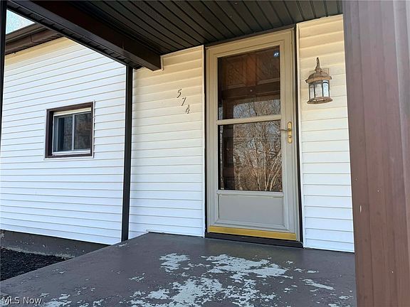 3rd image of 574 Brighton Blvd