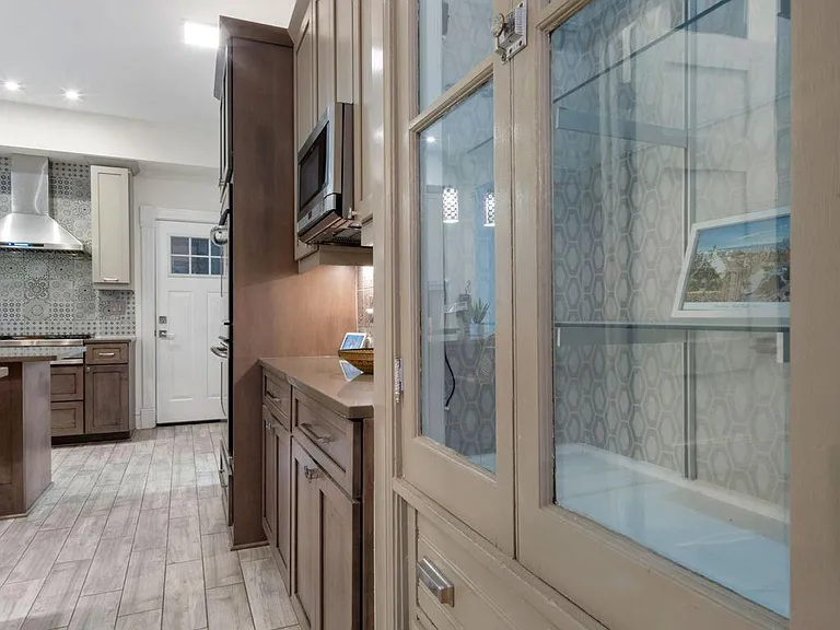 1542 N Campbell Ave #1 — Photo 5