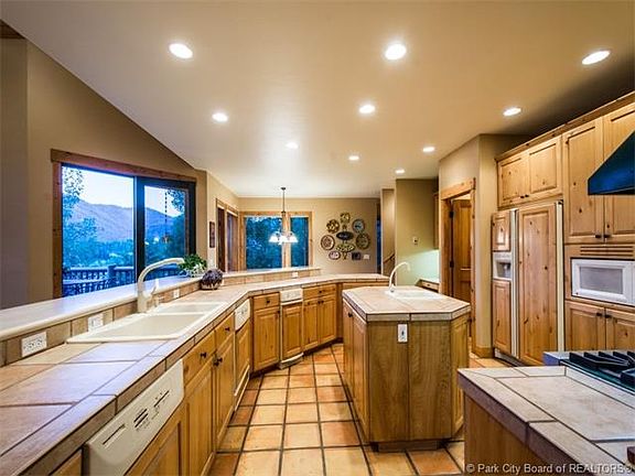 4th image of 8998 N Cove Dr