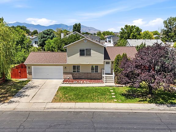 2nd image of 3684 S Queenspointe Ln